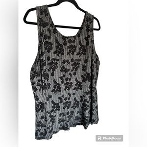 Gently worn Old Navy Peplum top with zipper detail on back